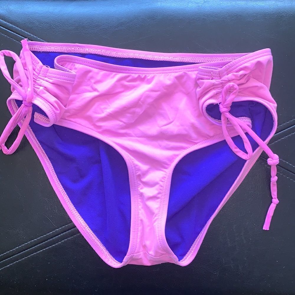 TITLE NINE LARGE BIKINI BOTTOMS WITH CINCHED ADJUSTABLE HIPS